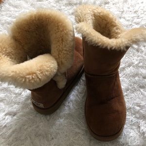 WORN Bailey Button Tan uggs